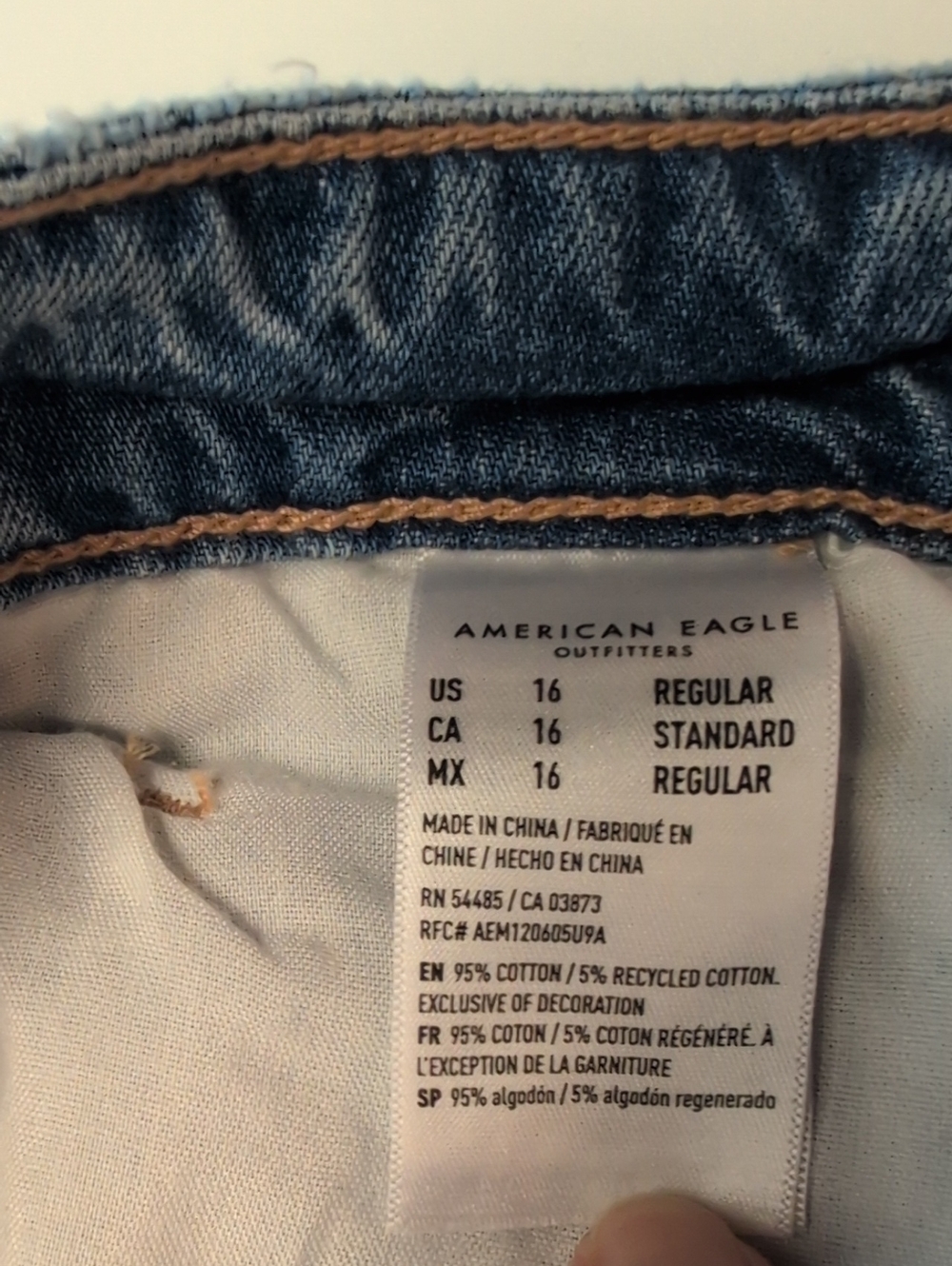 American Eagle The Tomgirl Distressed Ripped Button Fly Jeans size 16 NWT - Picture 7 of 8
